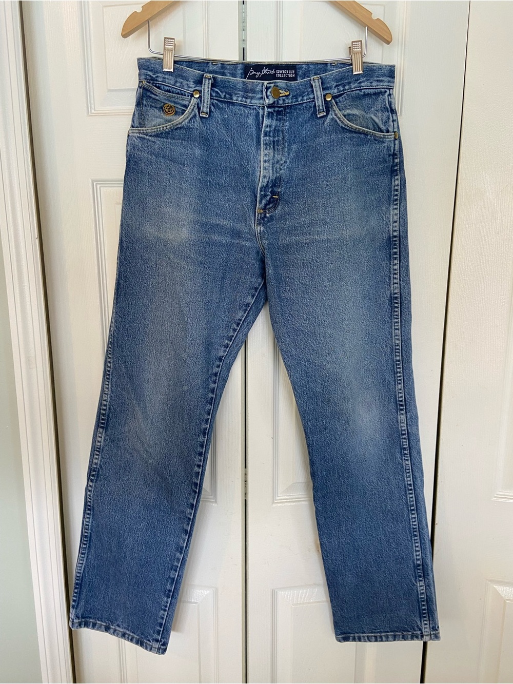 Wrangler George Straight Cowboy Cut Collection Jeans in Medium Blue Denim